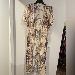 Wonderly Beige Floral Kimono